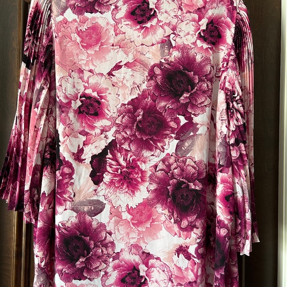 PRETTY - SPRING/SUMMER CATHERINES FLOWY TOP - FLORAL PRINT - SIZE 2X - NICE! - Picture 2 of 2